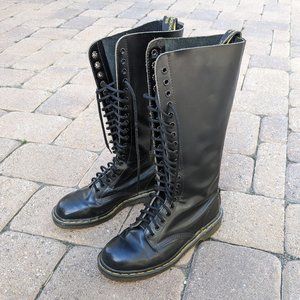 Black Dr Martens 20 Eyelet Boots - Size Womens 8